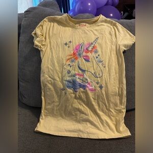 Yellow shirt with unicorn 🦄 on front